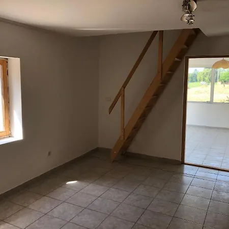 Feel Natural And Relaxed In A 3 Bedroom In *