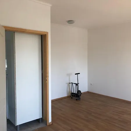 Feel Natural And Relaxed In A 3 Bedroom In Apartman