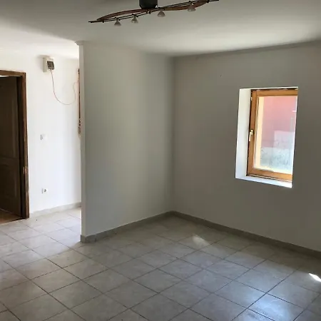 Apartman Feel Natural And Relaxed In A 3 Bedroom In Gyongyosfalu